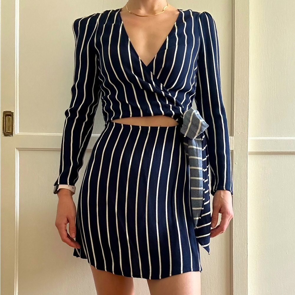 Reformation Size 4 Zircon Navy long sleeve mini dress